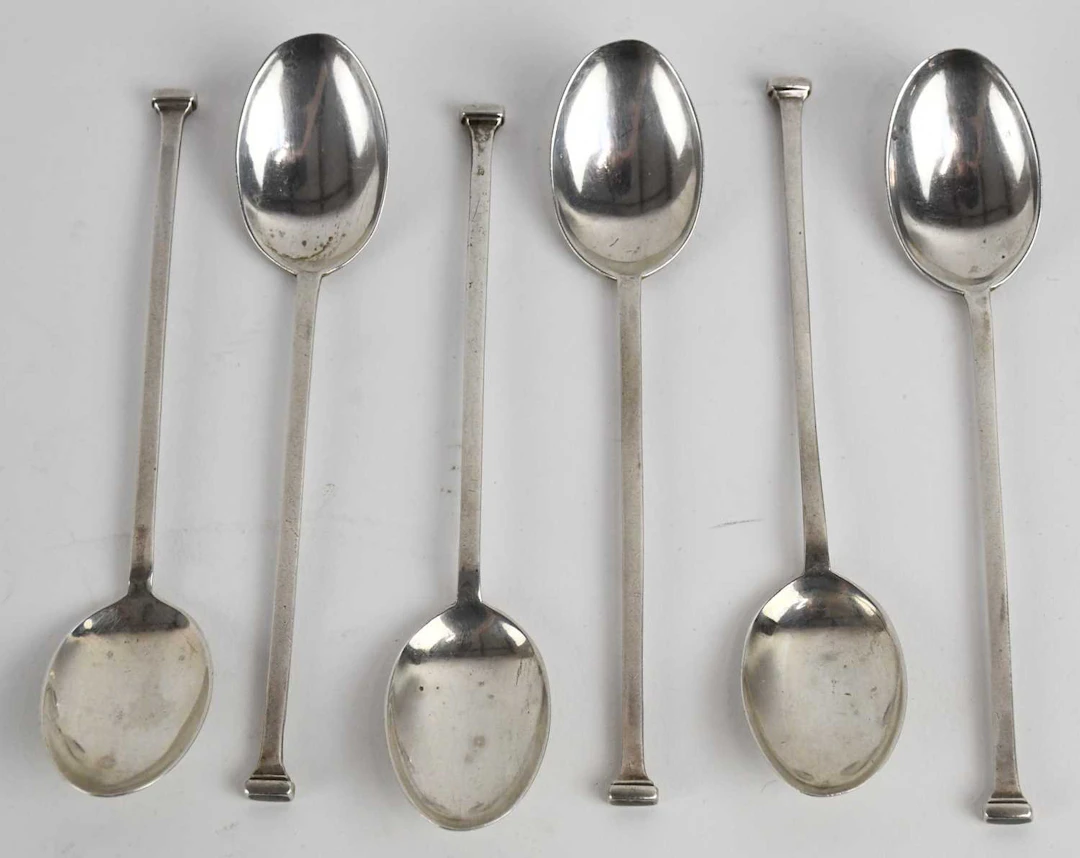 MAPPIN & WEBB; a set of six George V hallmarked silver coffee spoons