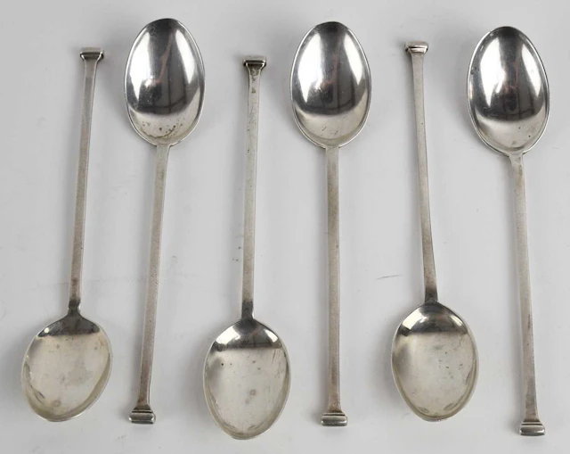 MAPPIN & WEBB; a set of six George V hallmarked silver coffee spoons