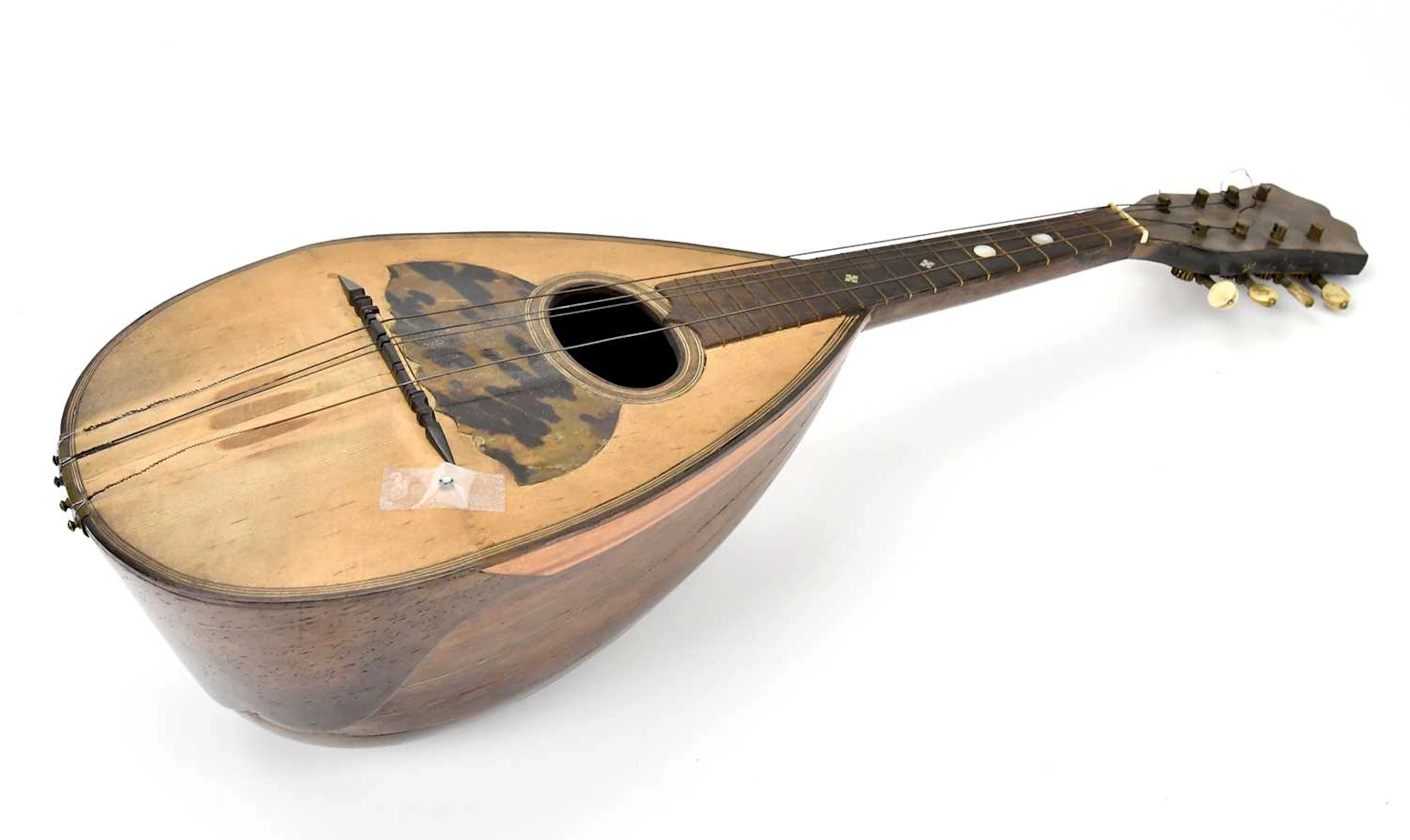 F DE MUREDA; an Italian mandolin