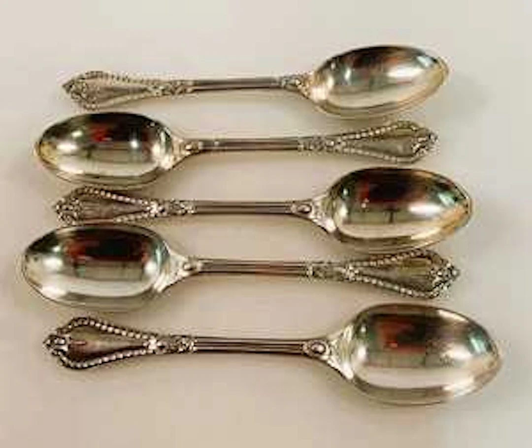 CHAWNER & CO; five Victorian hallmarked silver teaspoons