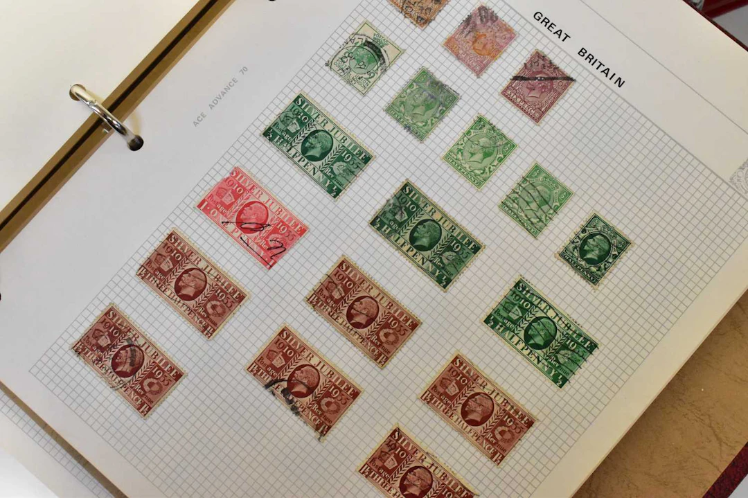 A stamp collection comprising UK and worldwide stamps
