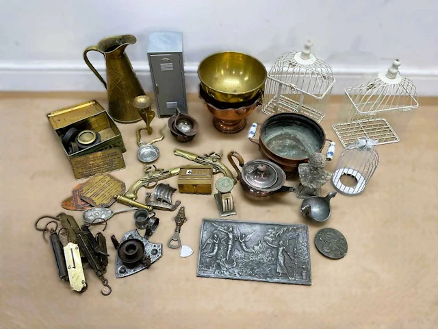 A small amount of metalware