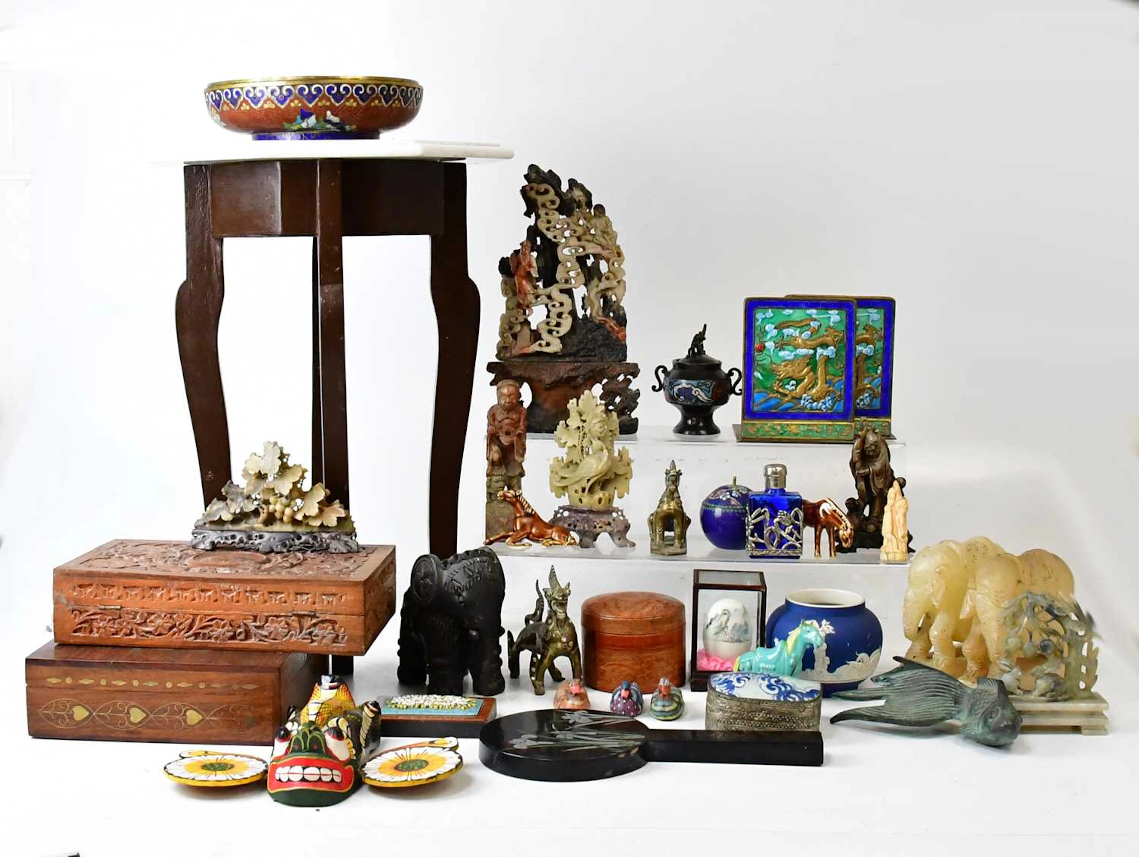 A mixed lot of Oriental and other collectibles