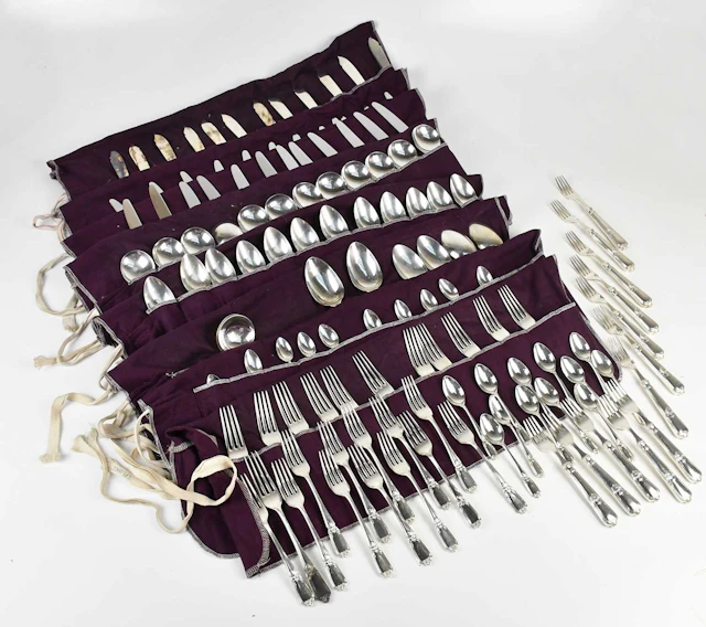 ROBERTS & BELK; a suite of modern hallmarked silver cutlery