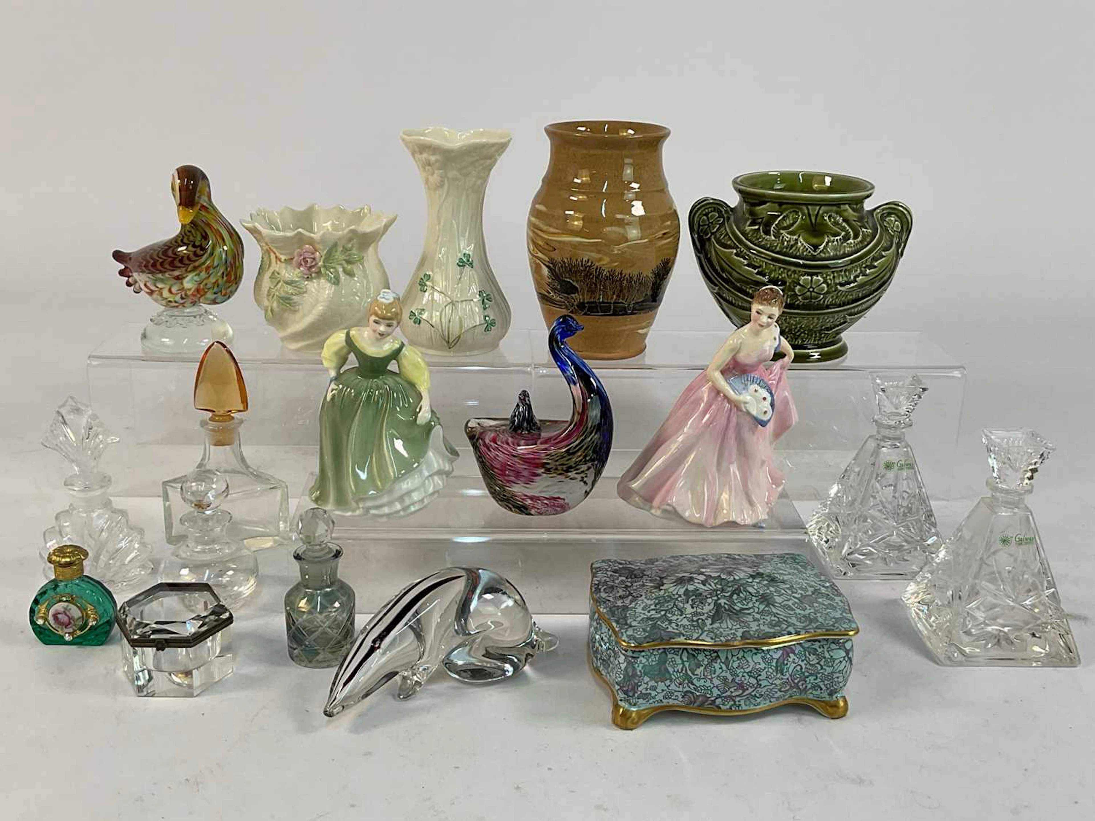 A quantity of decorative glass and ceramics