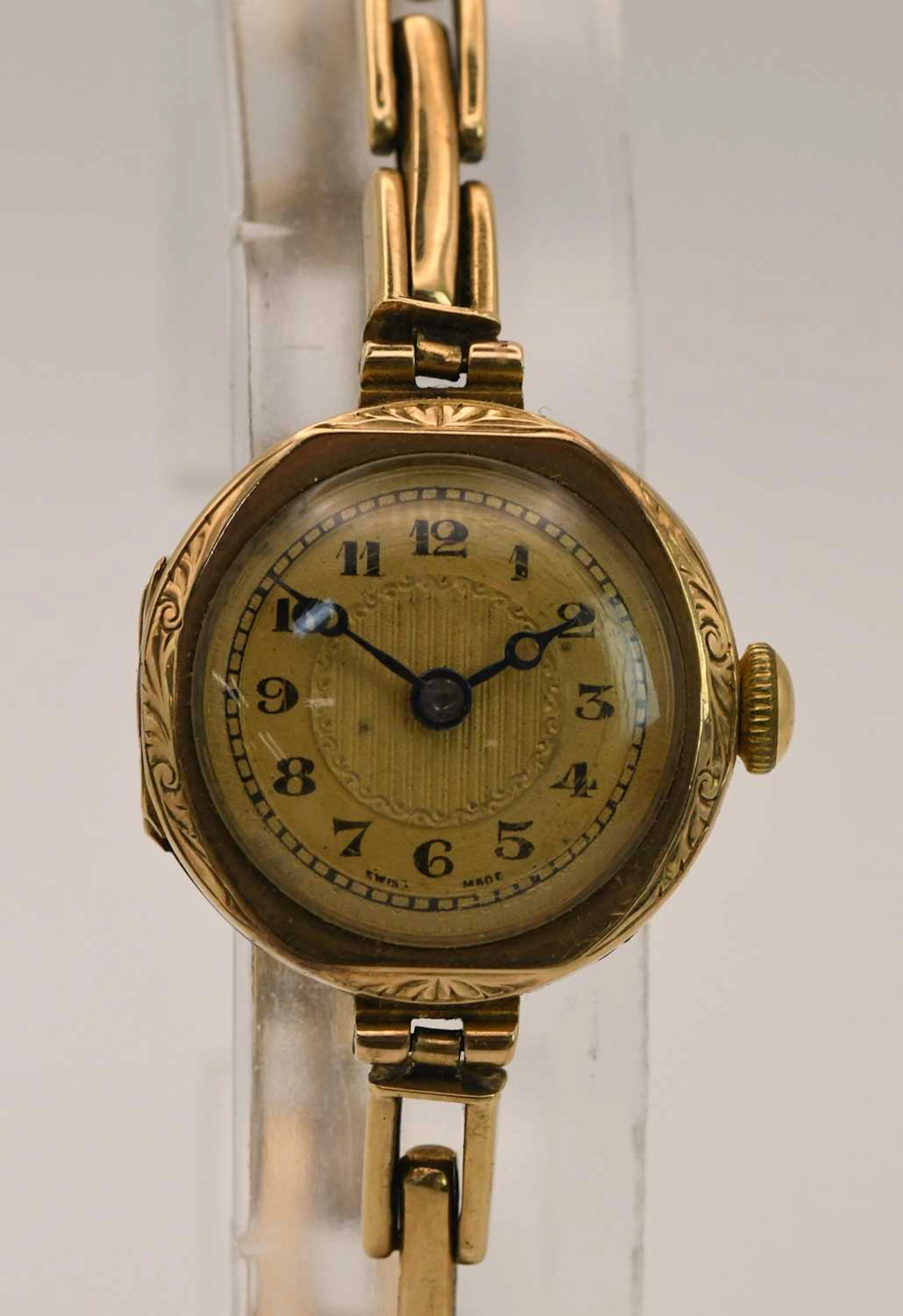 A 9ct rose gold lady's wristwatch