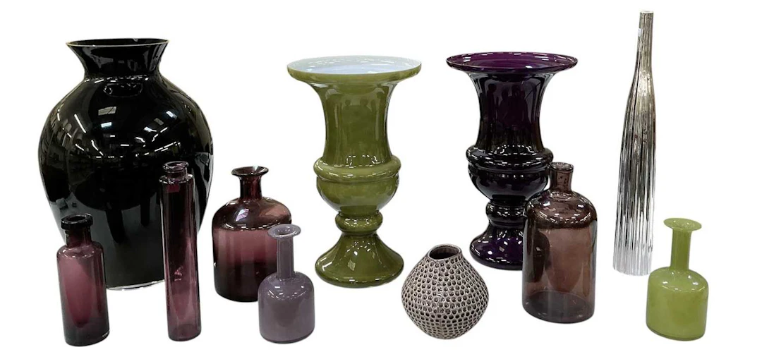 Ten assorted modern art glass decorative vases