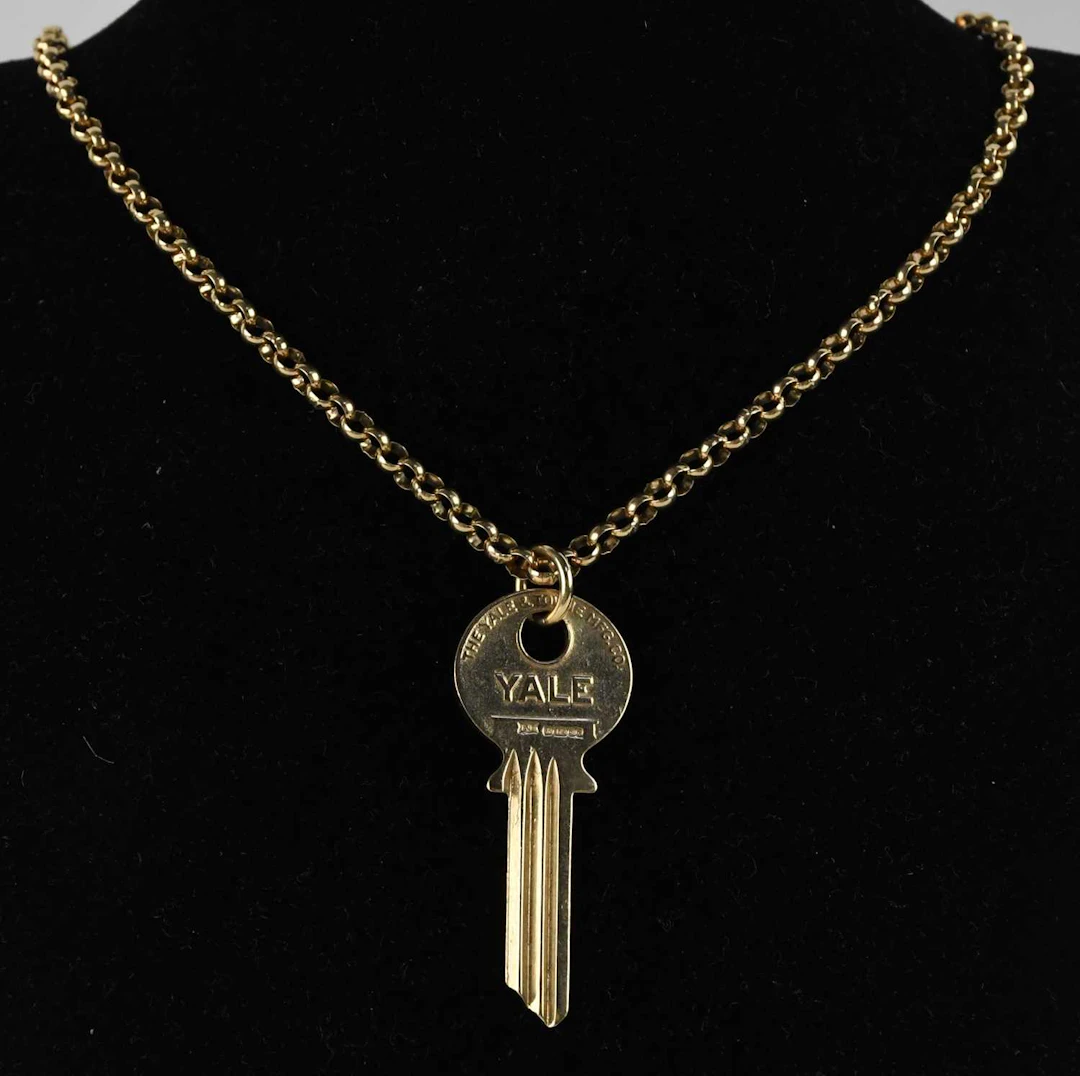 A 9ct yellow gold belcher link necklace with ring clasp