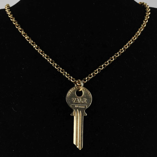 A 9ct yellow gold belcher link necklace with ring clasp
