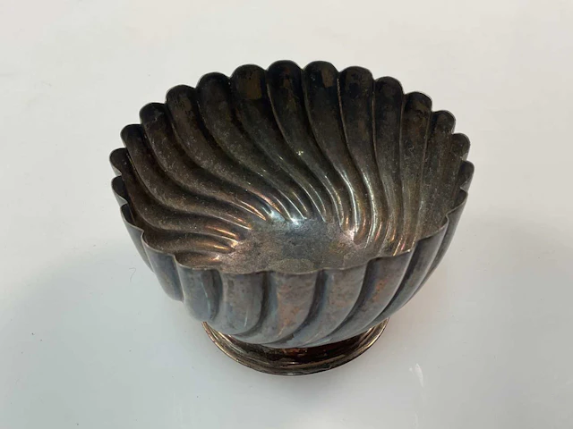 WILLIAM HENRY SPARROW; an Edward VII hallmarked silver small bowl