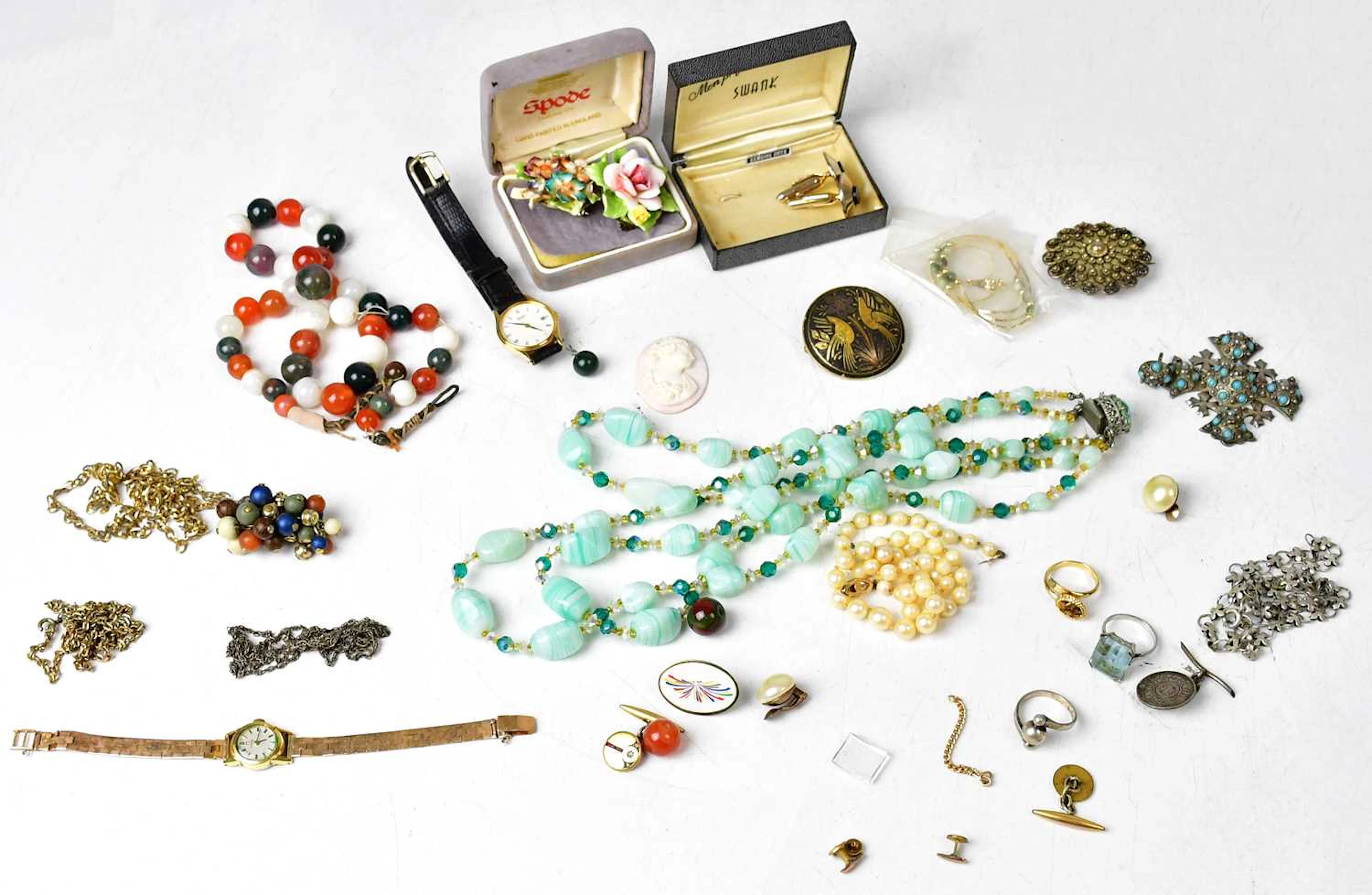 A quantity of vintage costume jewellery