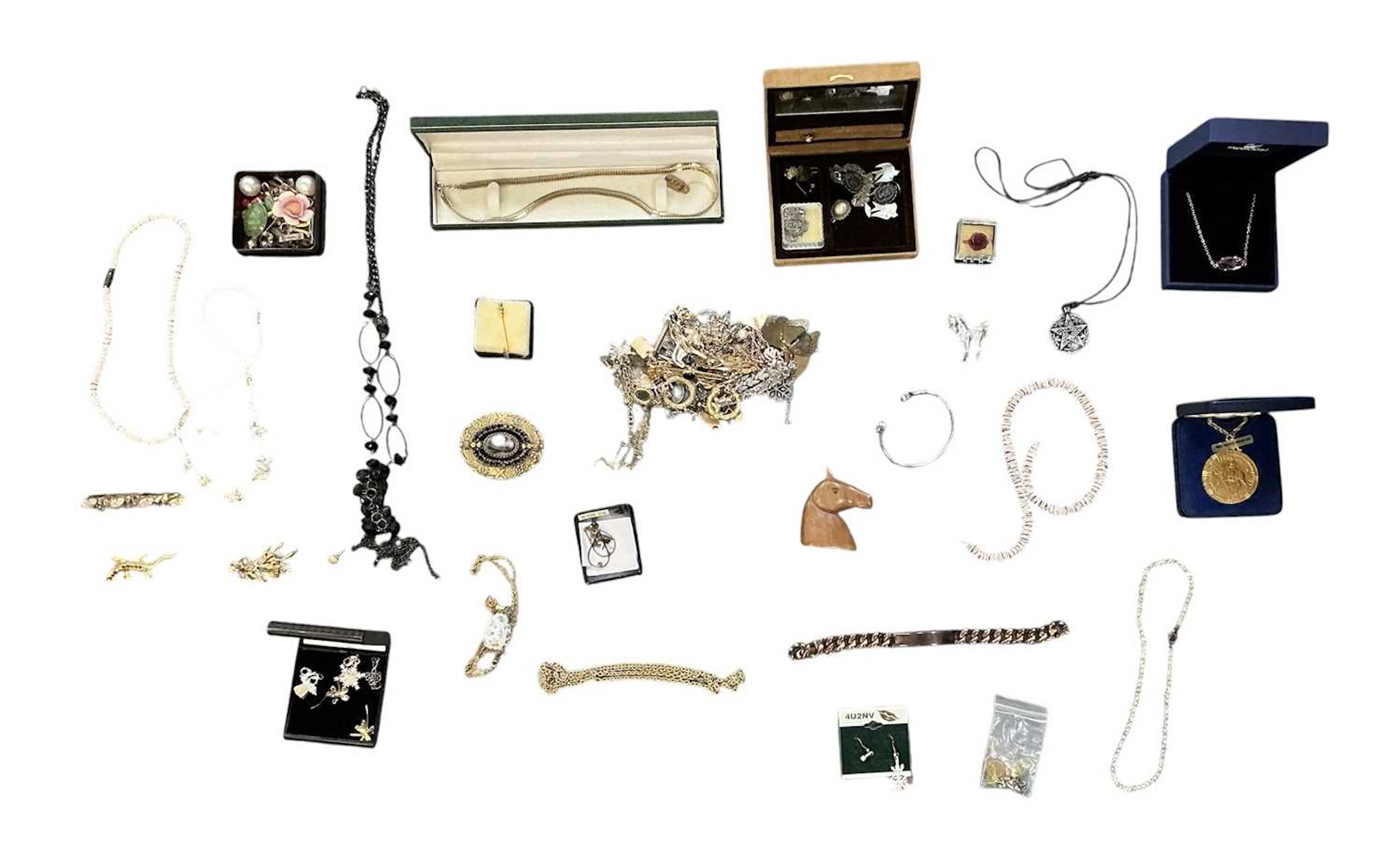 A quantity of assorted costume jewellery including a gold...