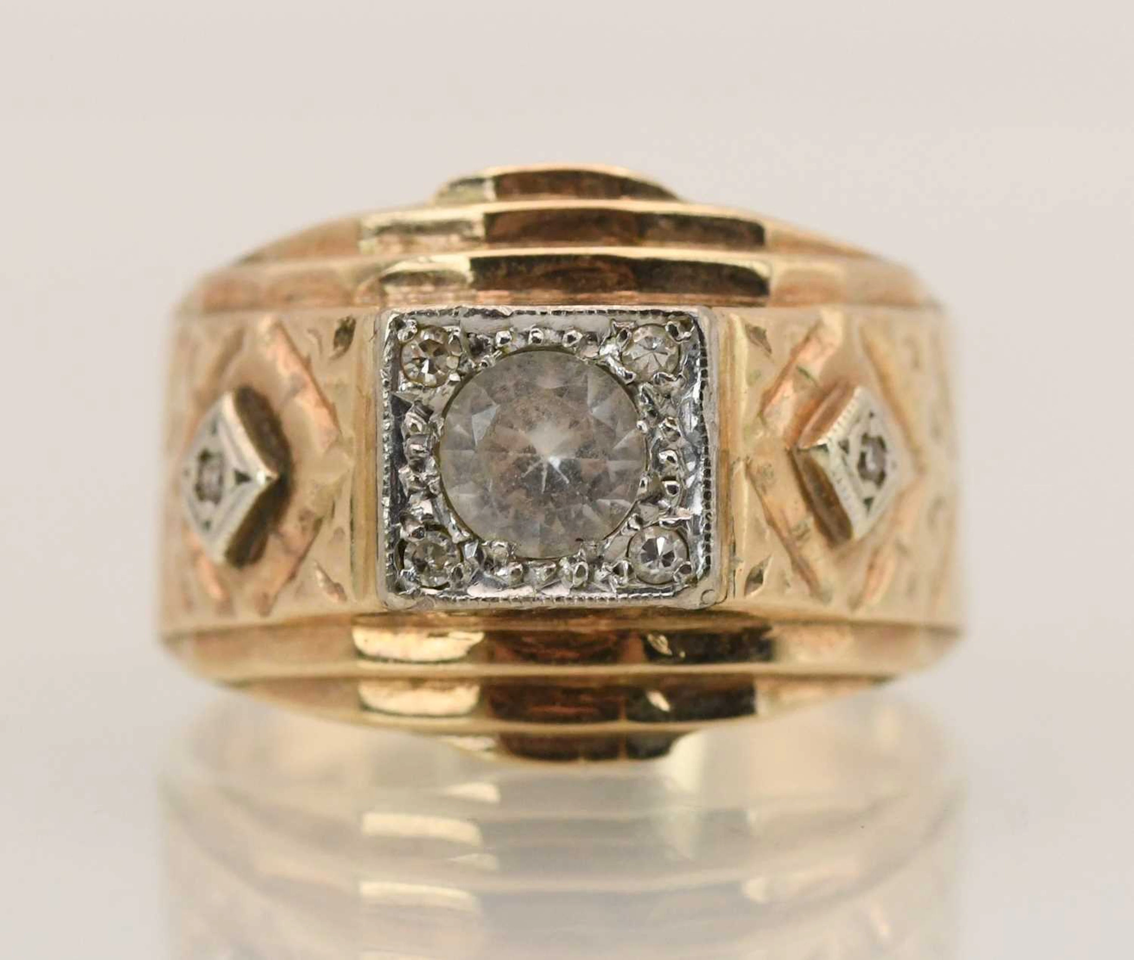 A vintage 9ct yellow and rose gold signet ring