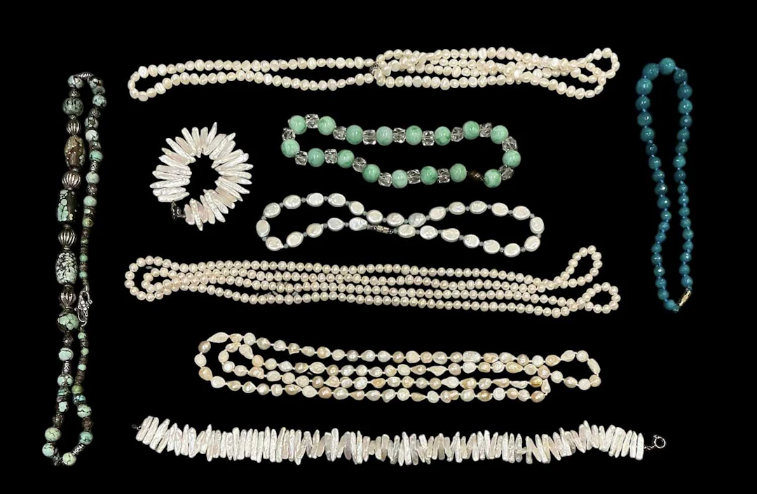 A quantity of assorted costume jewellery including hardstone bead necklaces
