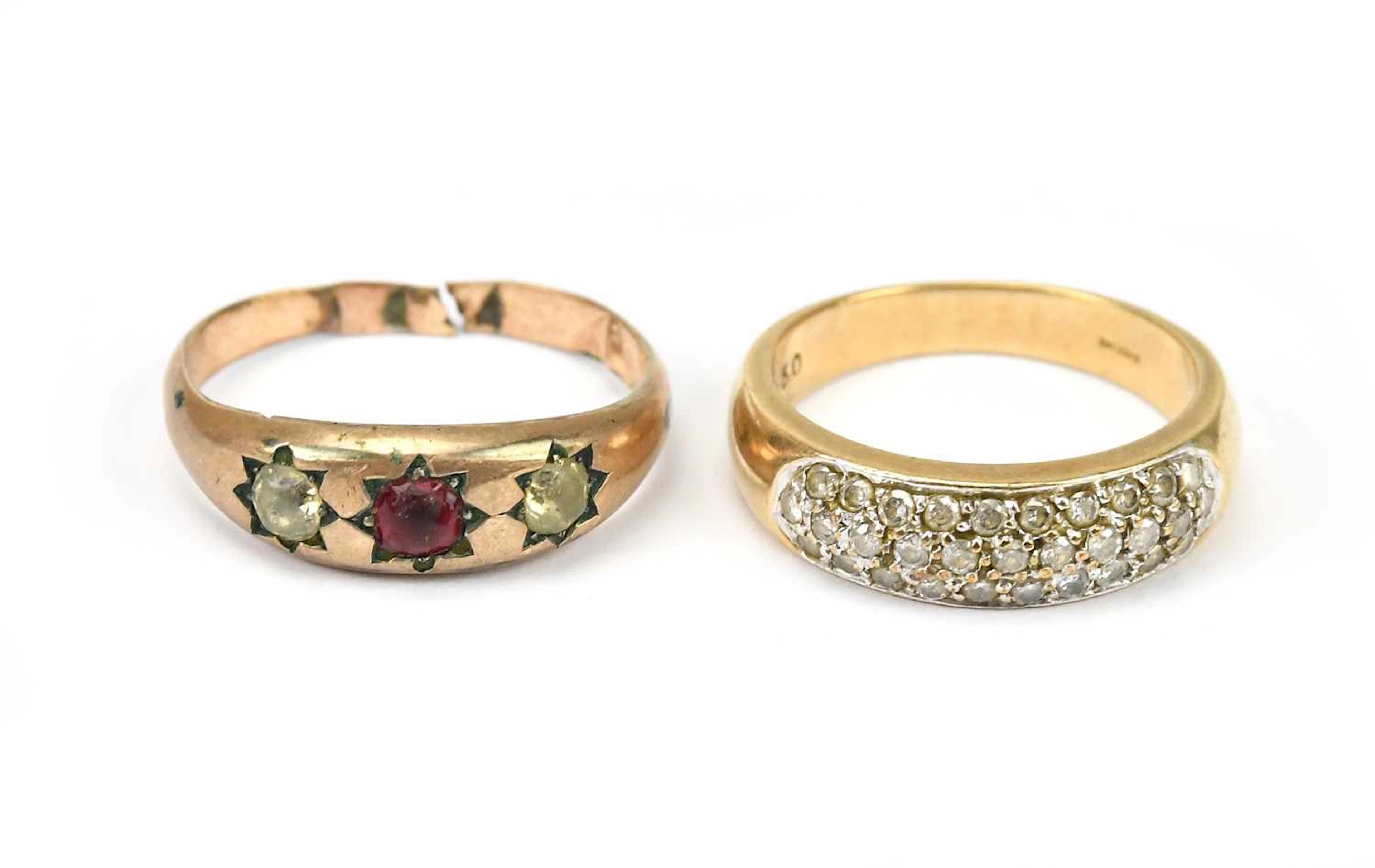 A 9ct yellow gold dress ring