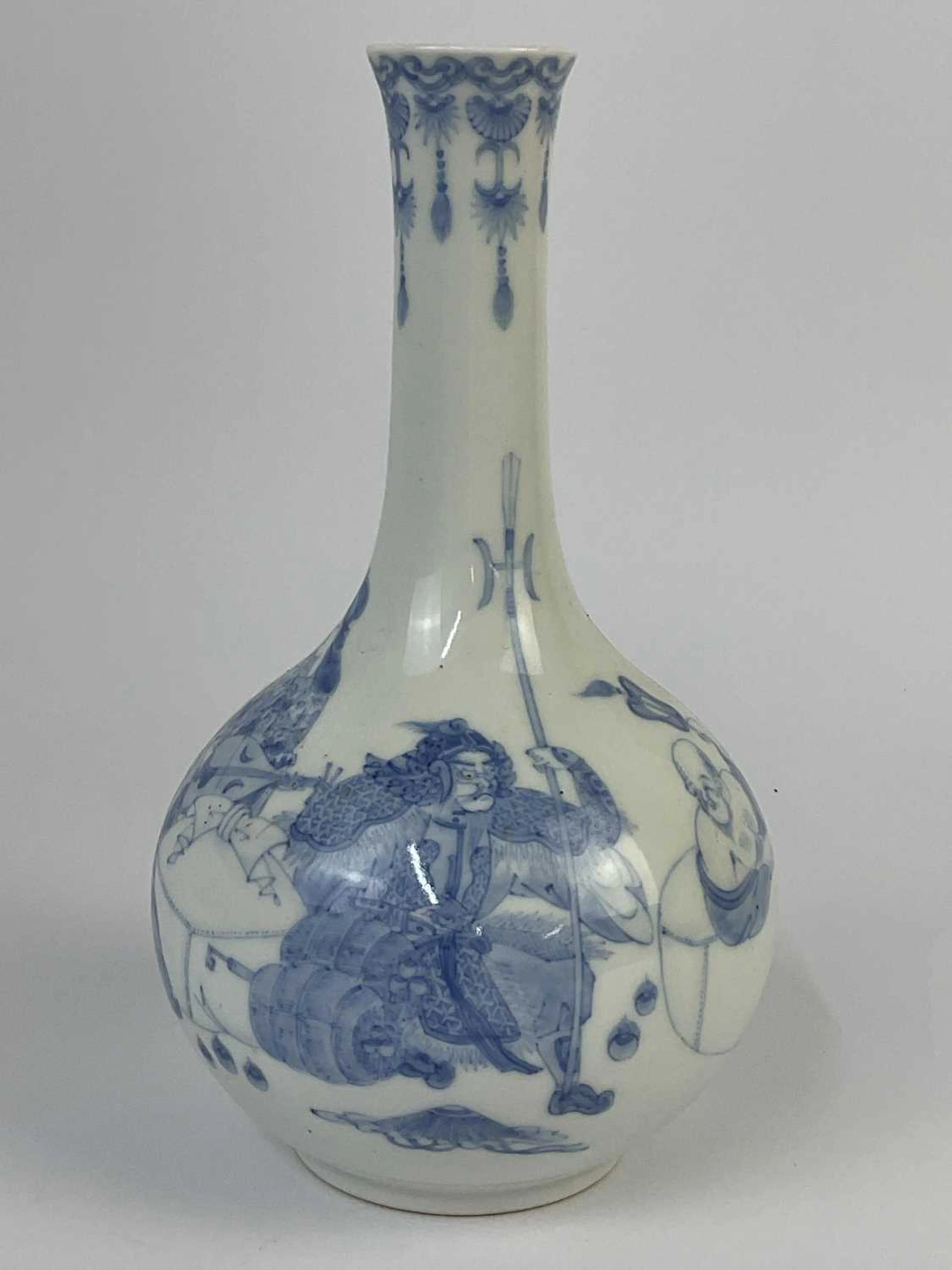 A Chinese blue and white porcelain bottle vase with a...