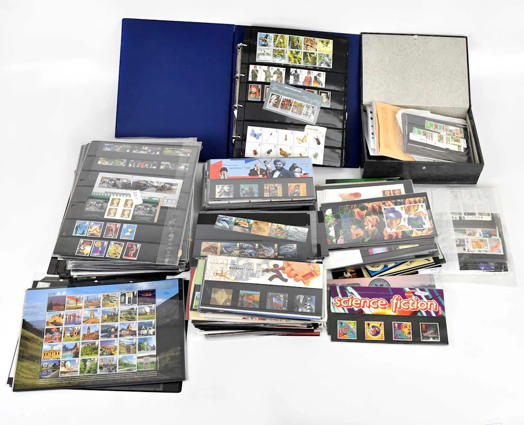 GREAT BRITAIN; a large assortment of modern decimal issues in year packs