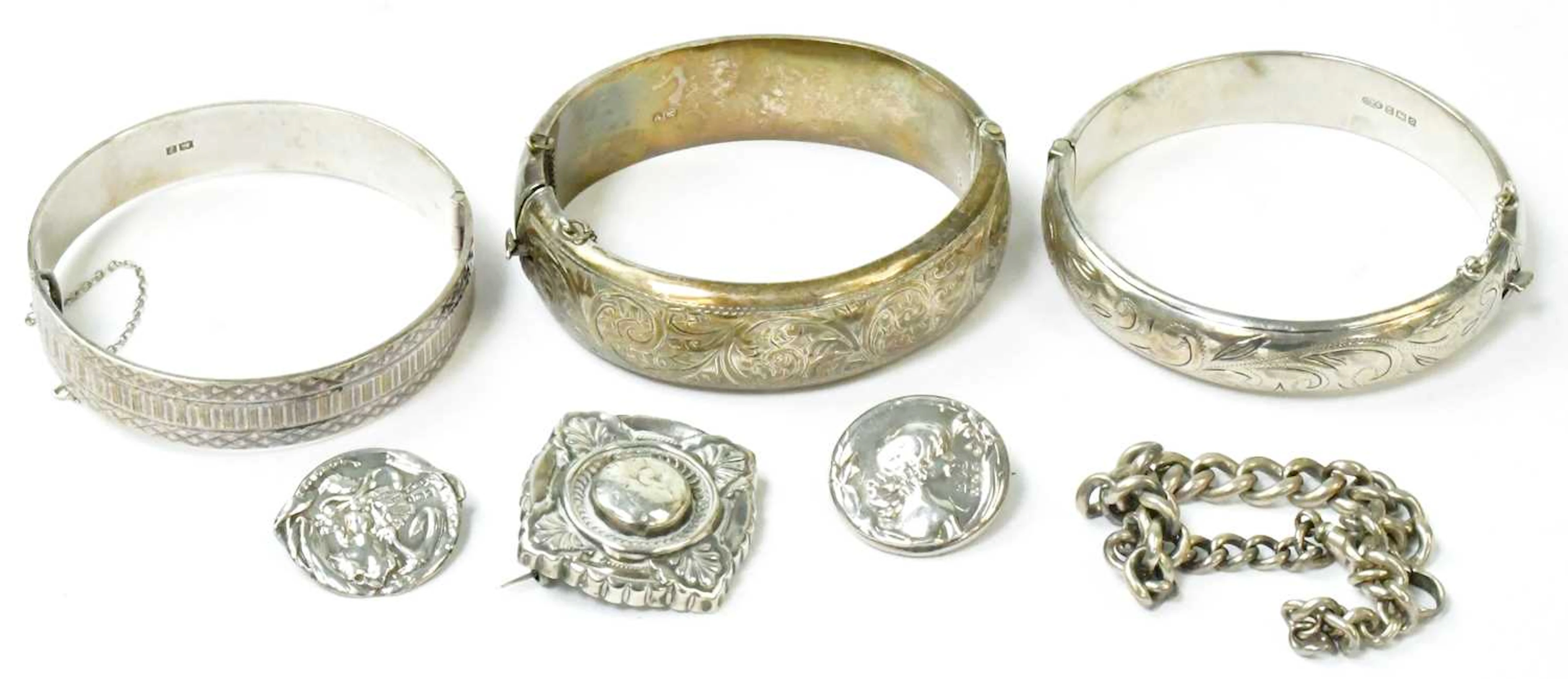 A mixed lot of hallmarked silver jewellery