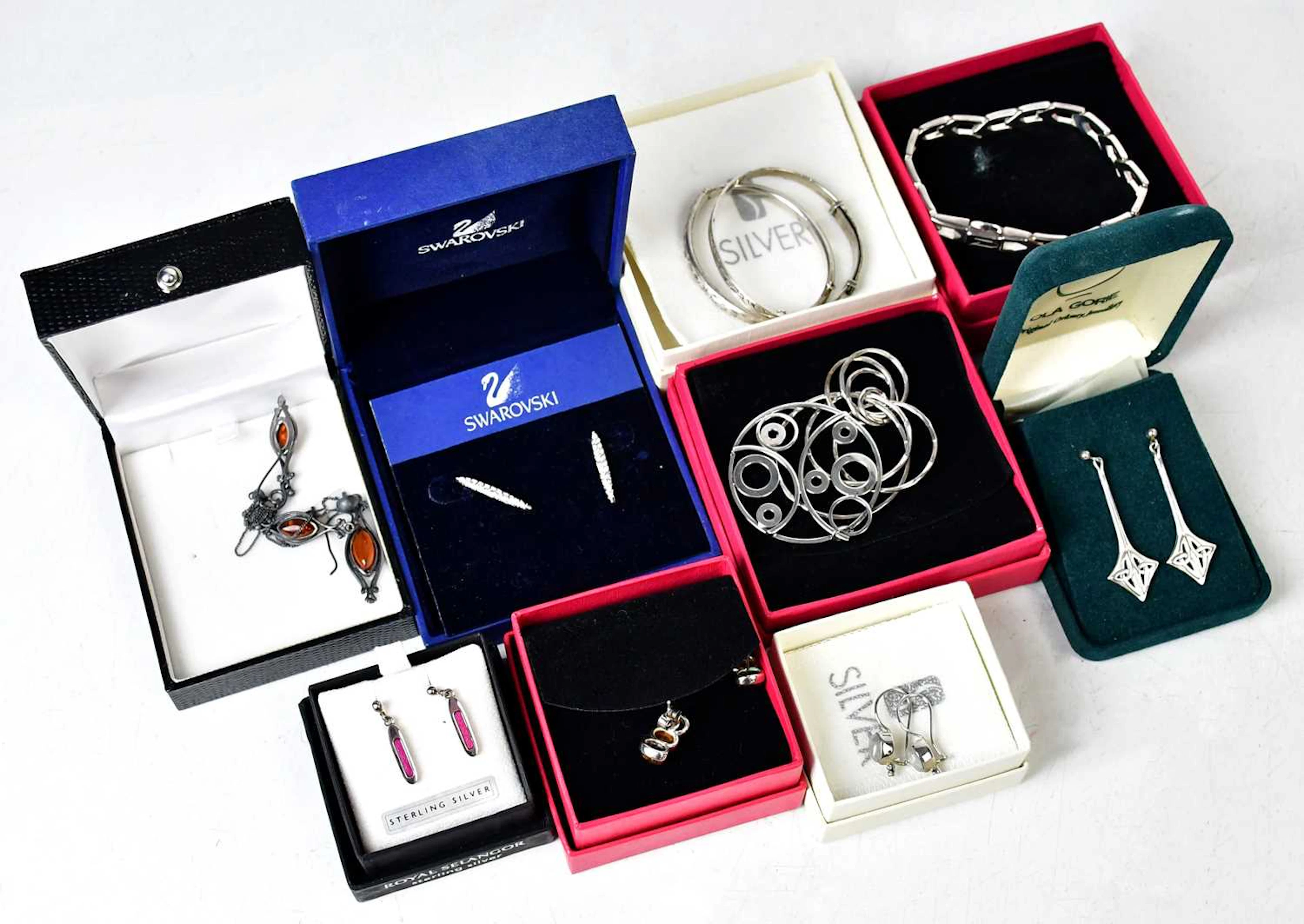 A group of 925 silver jewellery