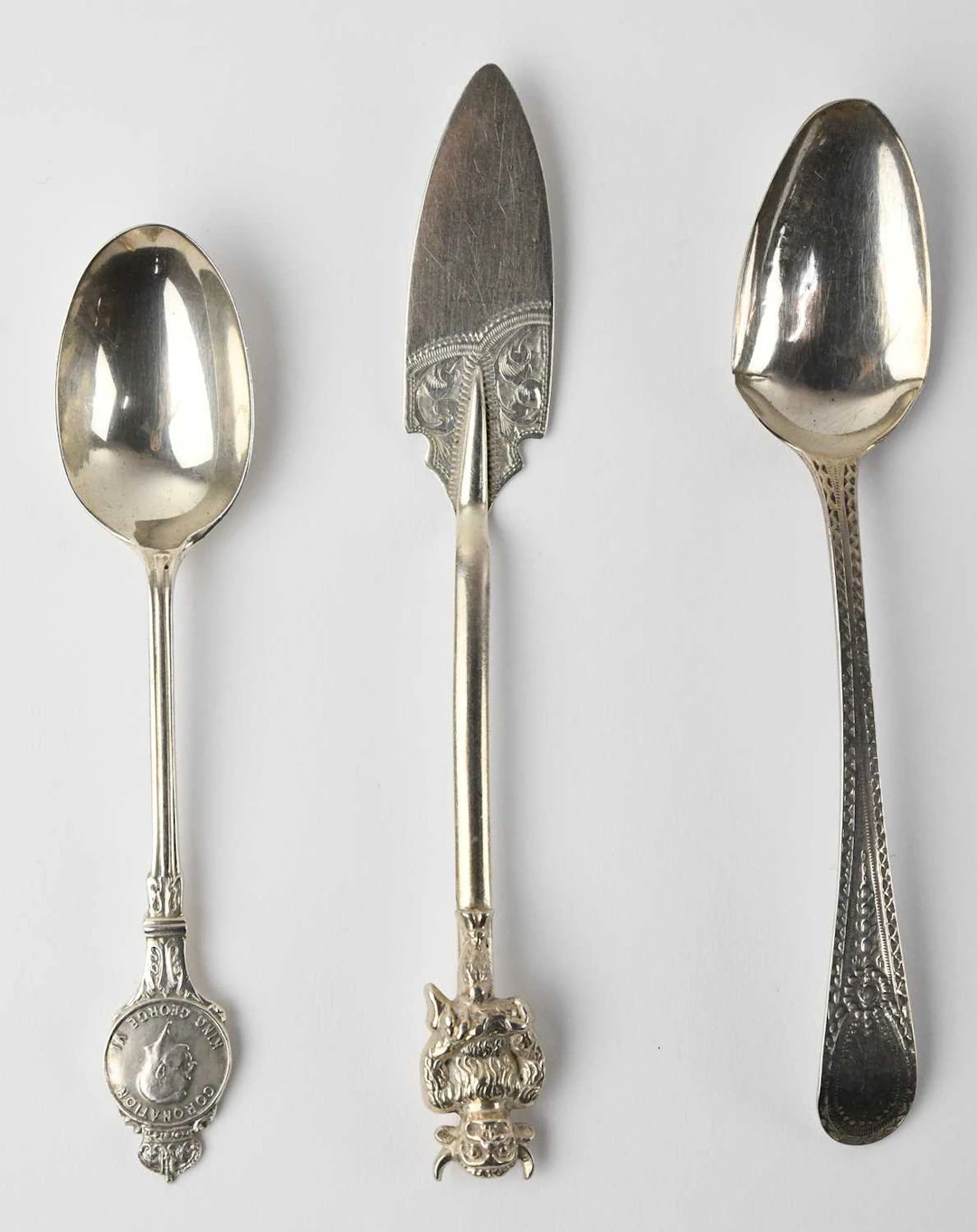 A George III hallmarked silver teaspoon
