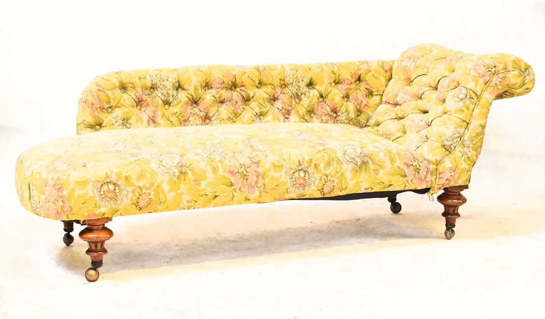 A Victorian mahogany chaise longue