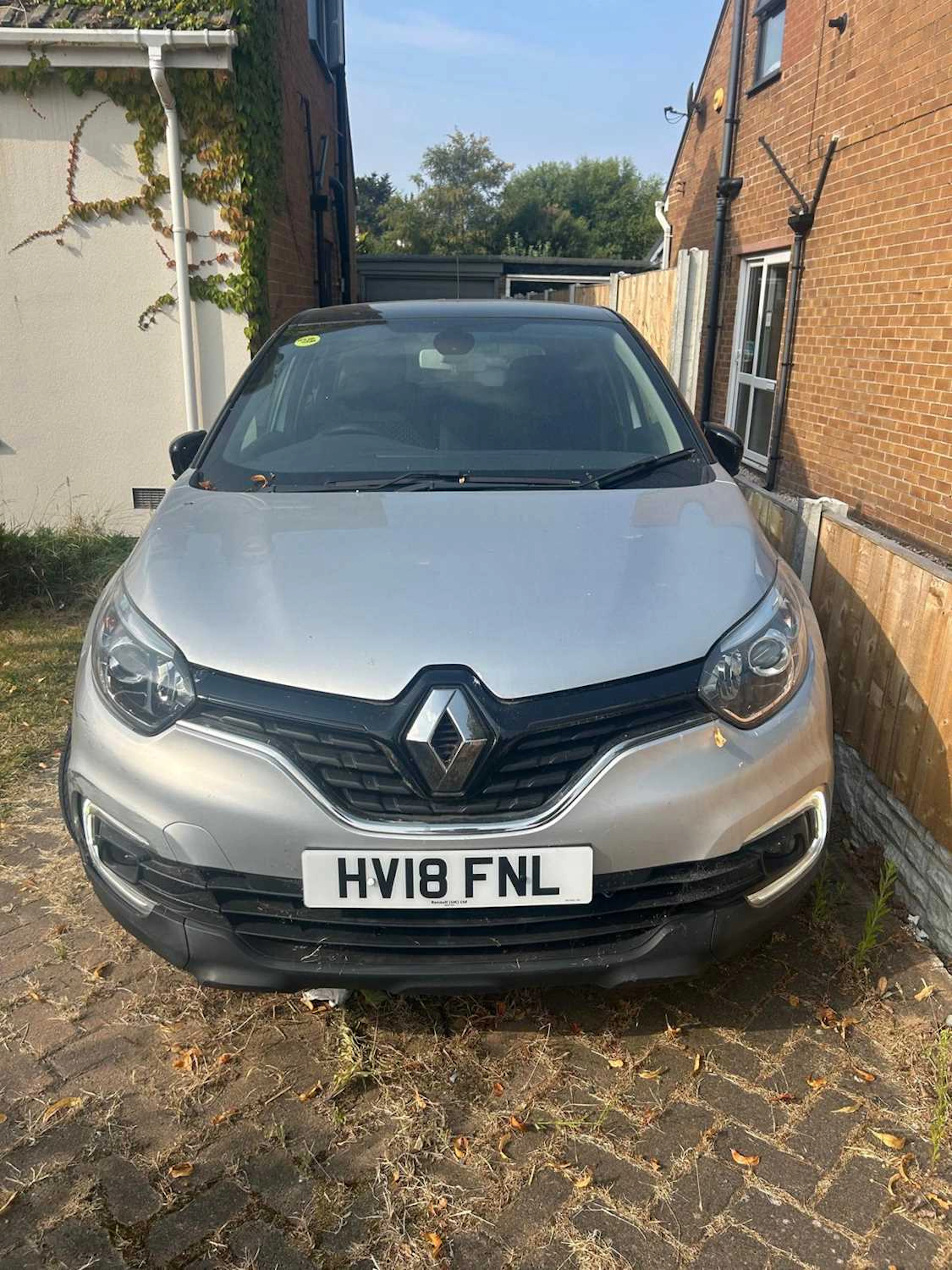 A silver Renault Captur 2018