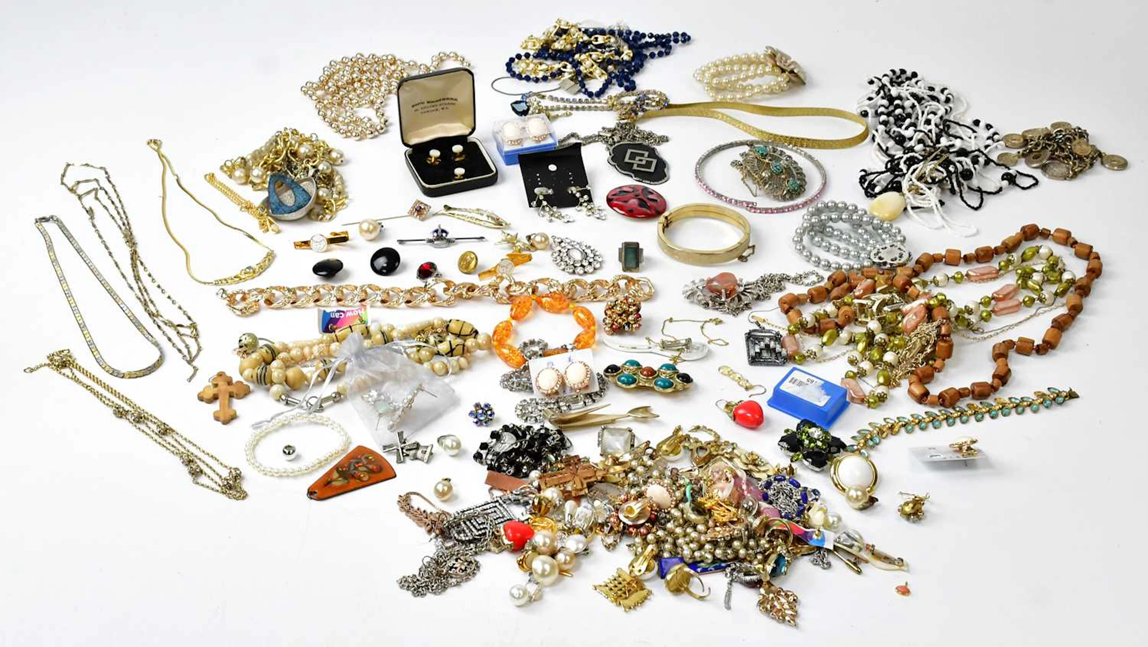 A quantity of vintage and vintage-style costume jewellery