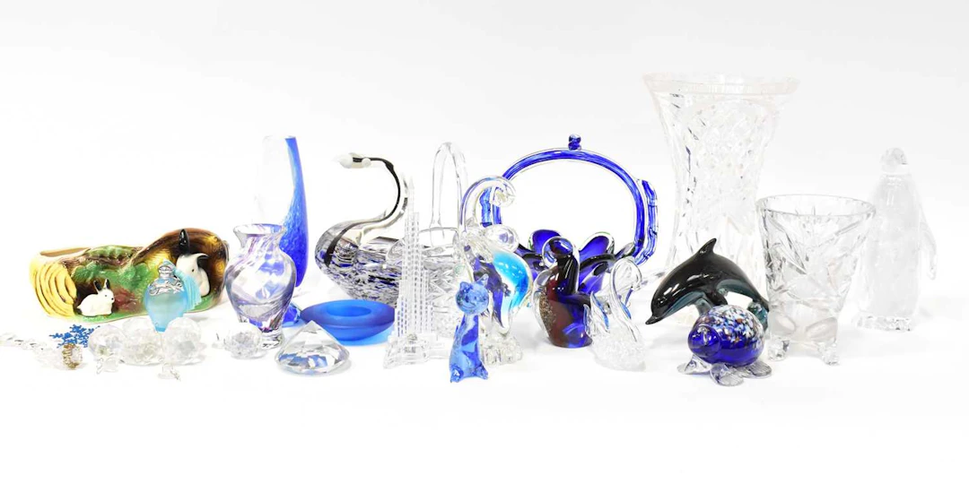 A quantity of 20th century glassware including a Mdina animal form paperweight