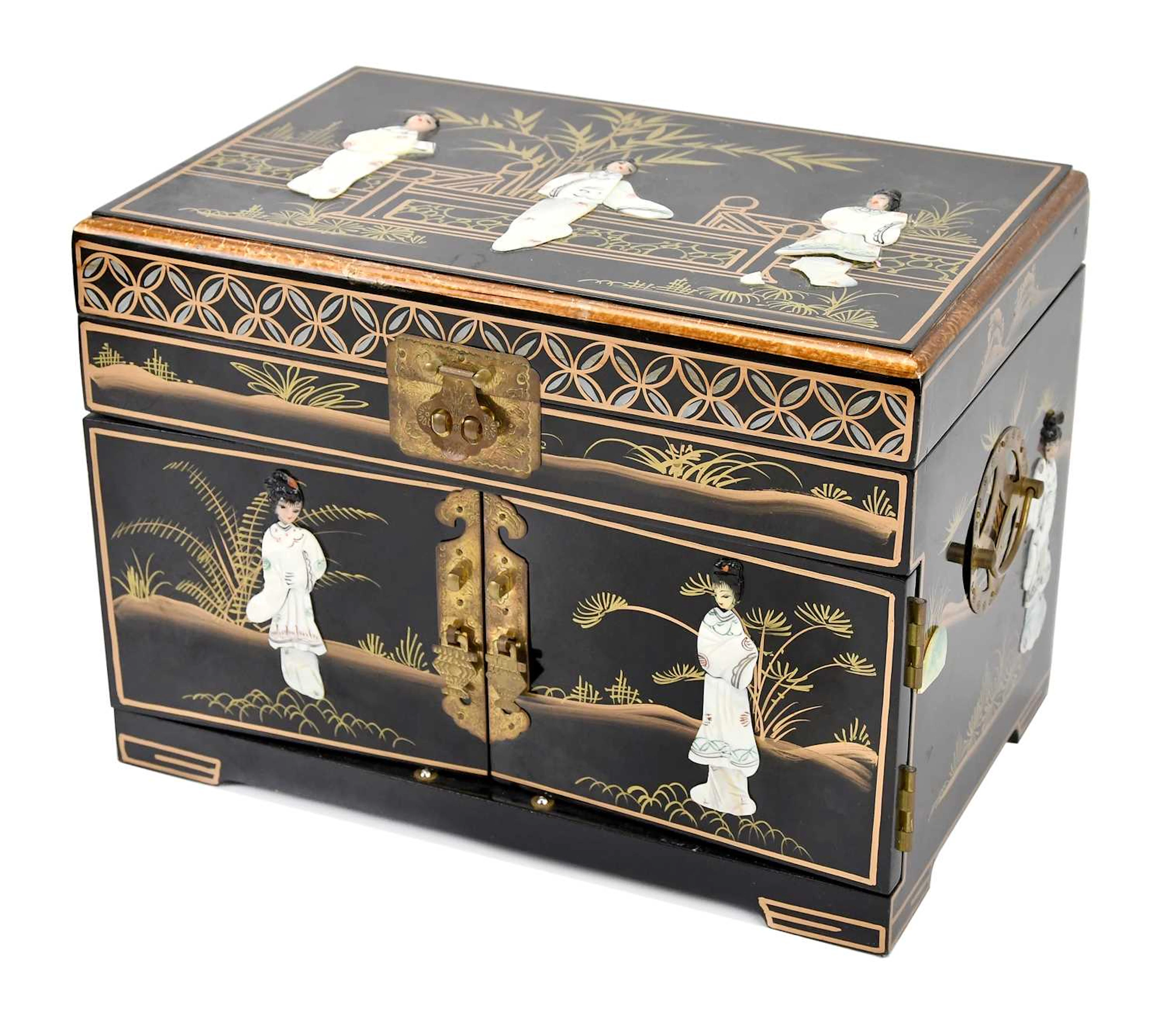 A modern black lacquered Japanese jewellery box