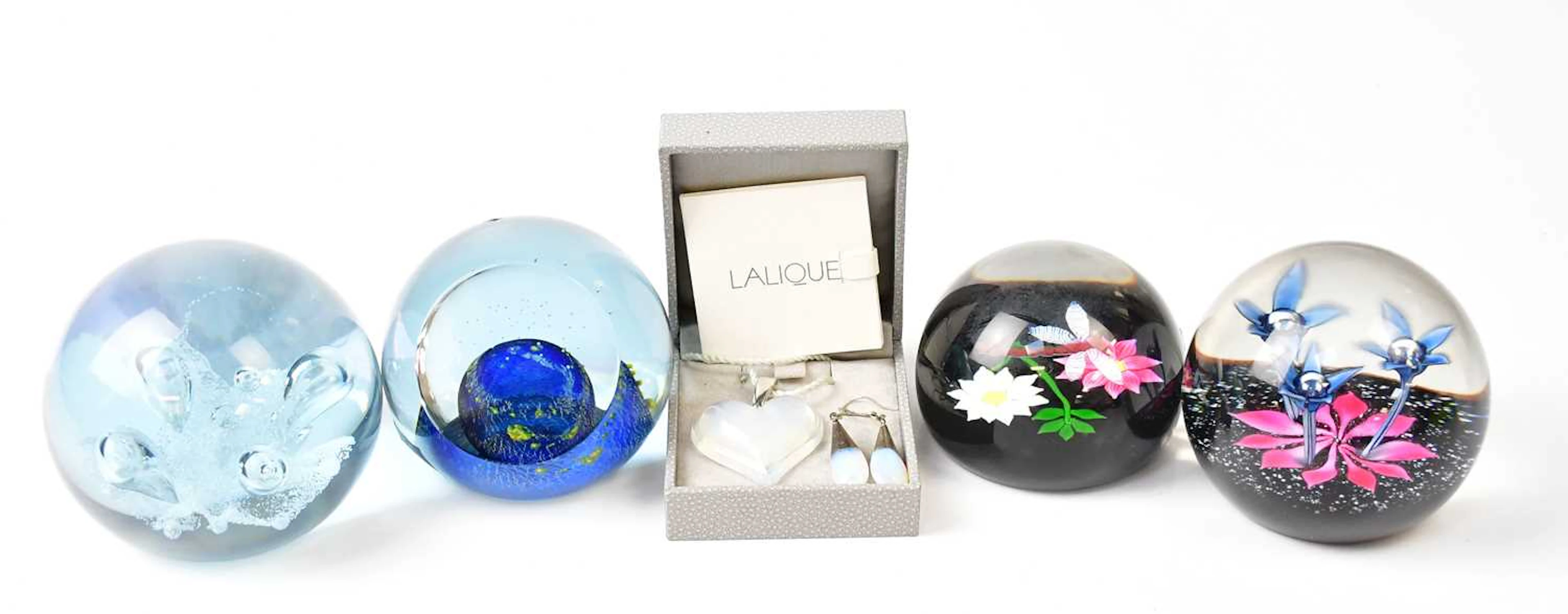 LALIQUE; a glass heart-shaped pendant on a silver-coloured bail