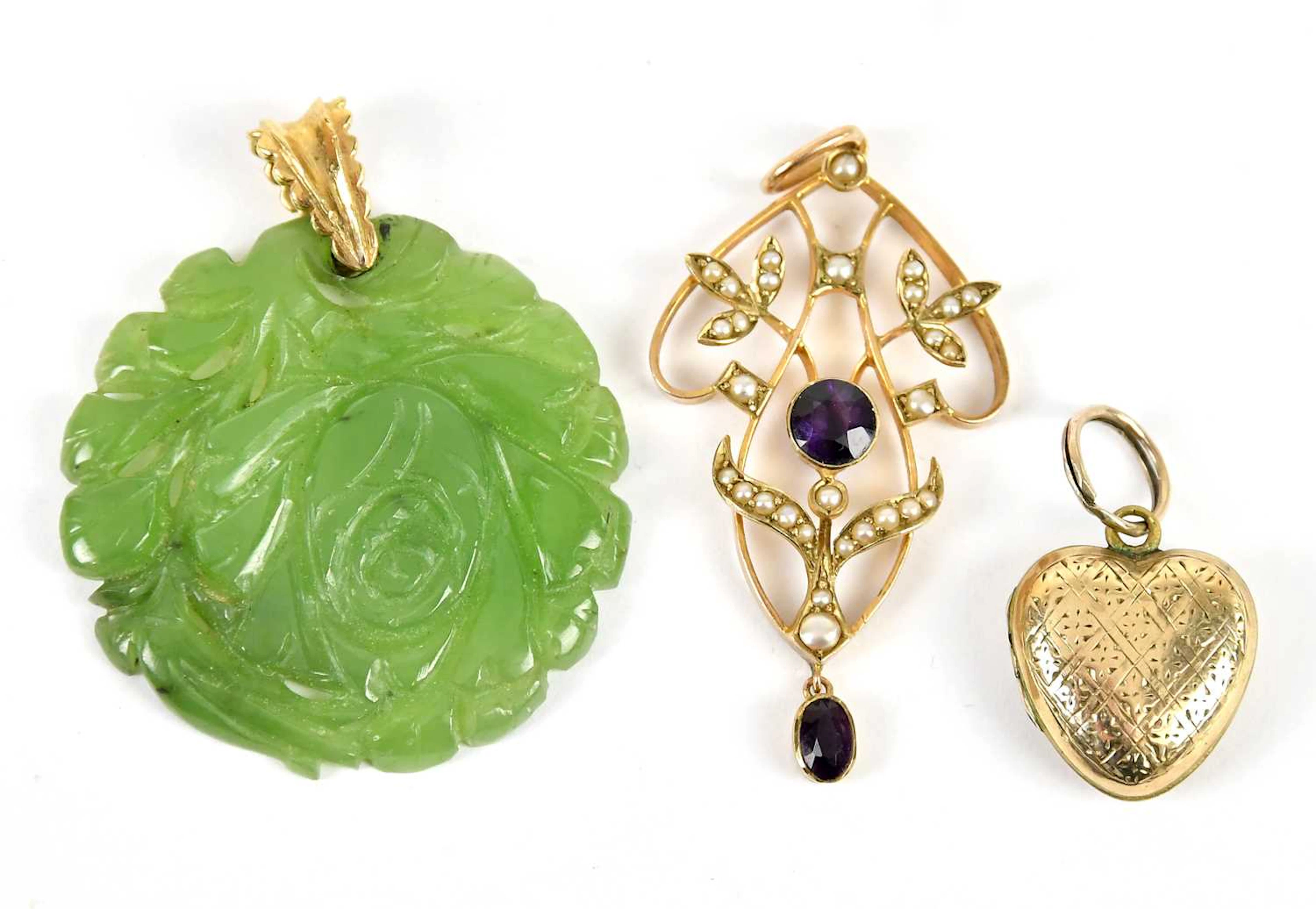 An Edwardian yellow metal seed pearl set pendant