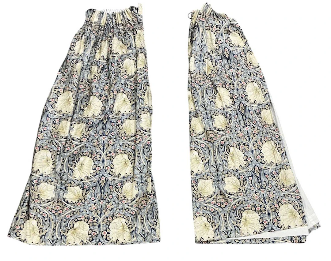 LE CHATEAU FINE LINENS; a pair of good quality 100%...