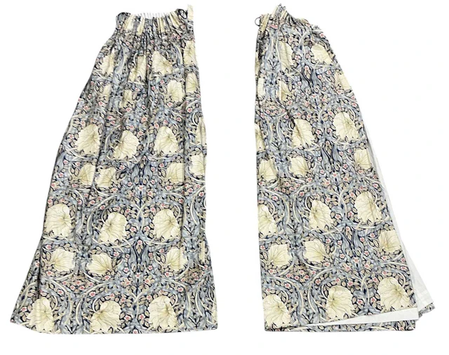 LE CHATEAU FINE LINENS; a pair of good quality 100%...