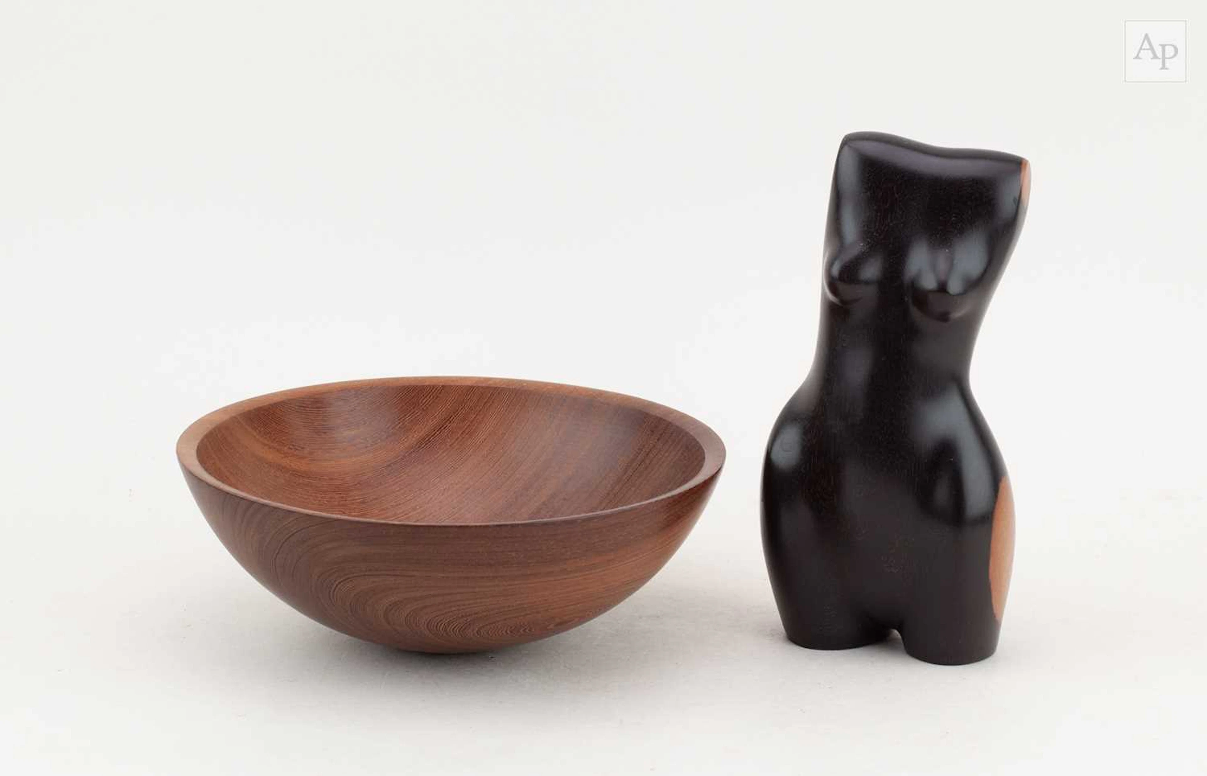 RICHARD RAFFAN (born 1943); a turned bowl