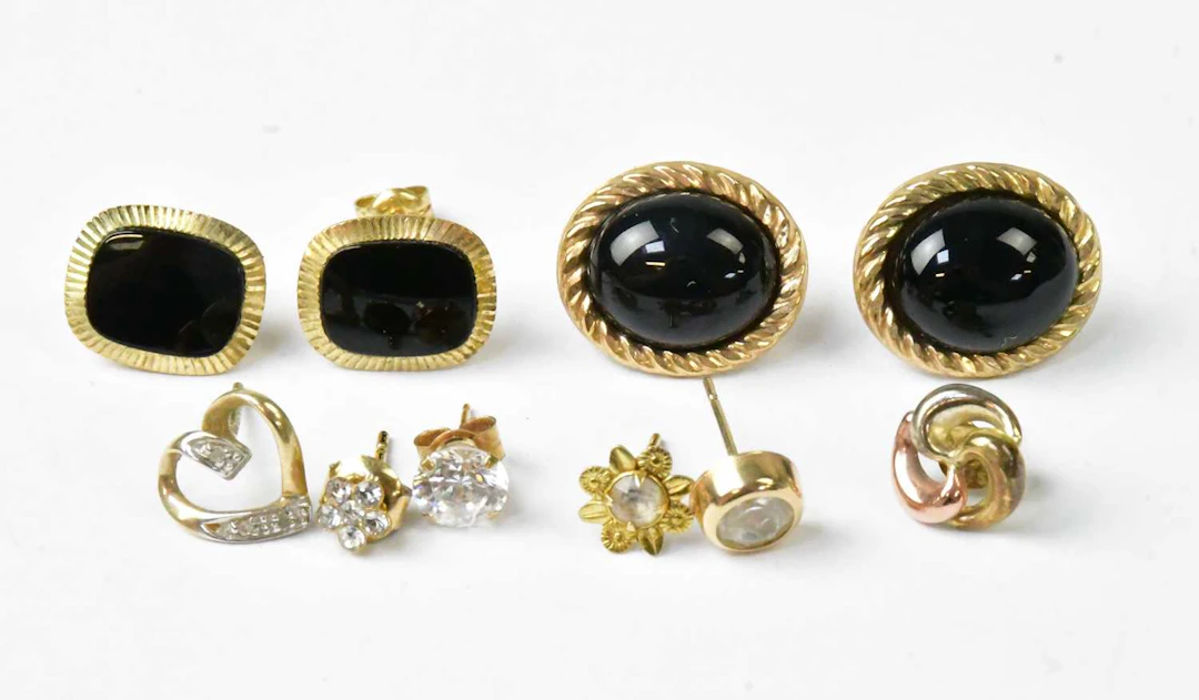 Two pairs of 9ct yellow gold earrings