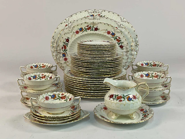 ROYAL CROWN DERBY; an extensive dinner service in the 'Chatsworth' pattern