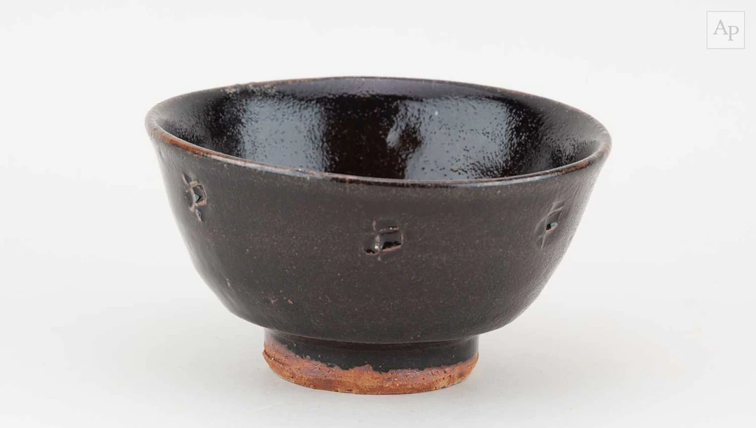 JIM MALONE (born 1946); a stoneware chawan covered in...
