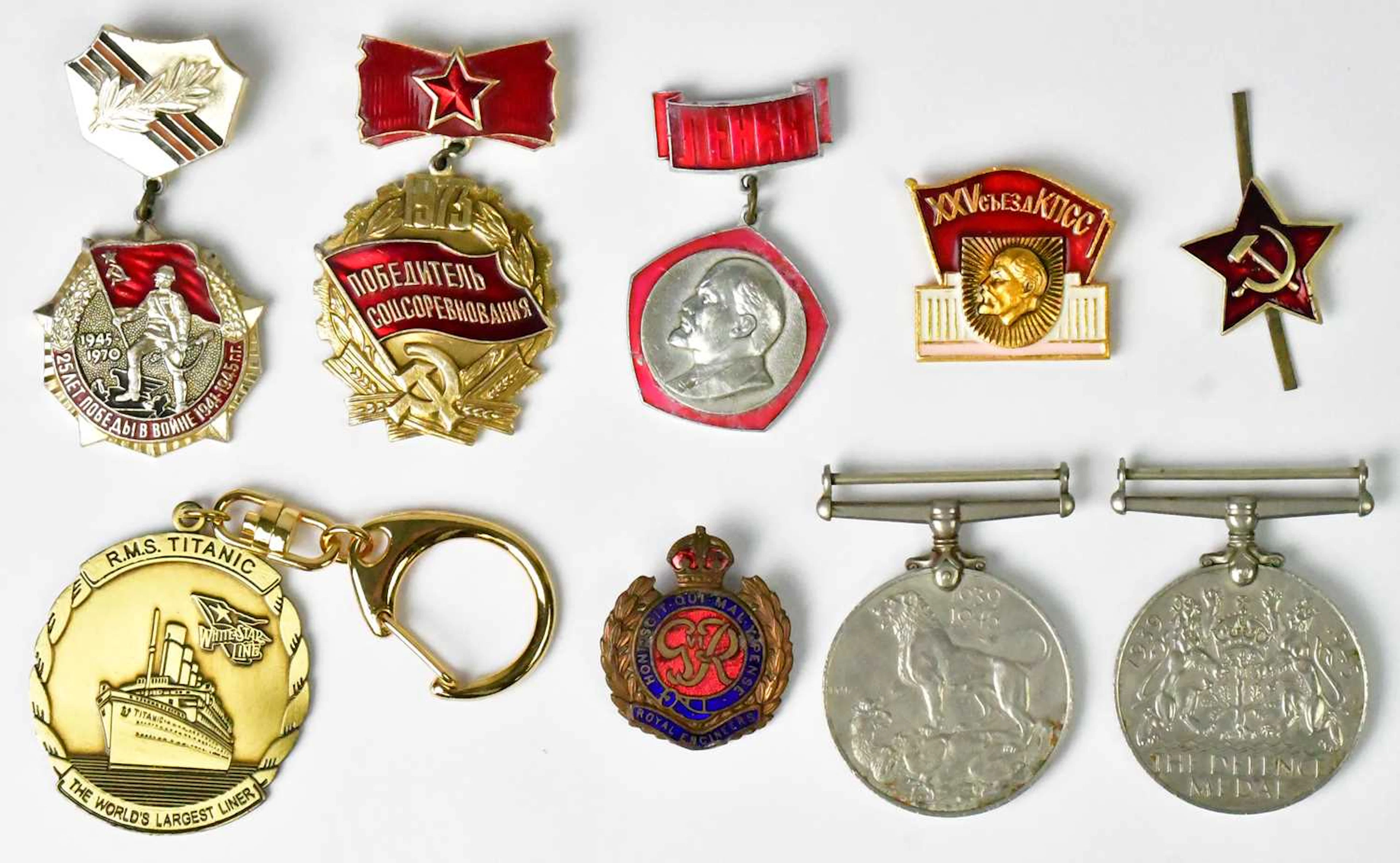 A mixed lot of medals