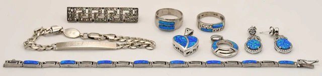A small quantity of assorted 925 silver jewellery