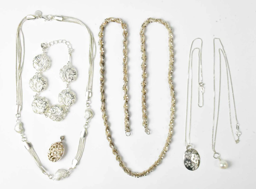 A group of 925 silver jewellery