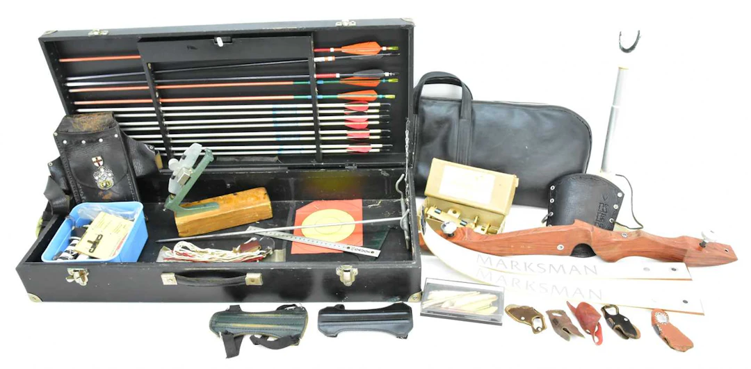 MARKSMAN; a Challenger Lynx 1148 archery bow in sections