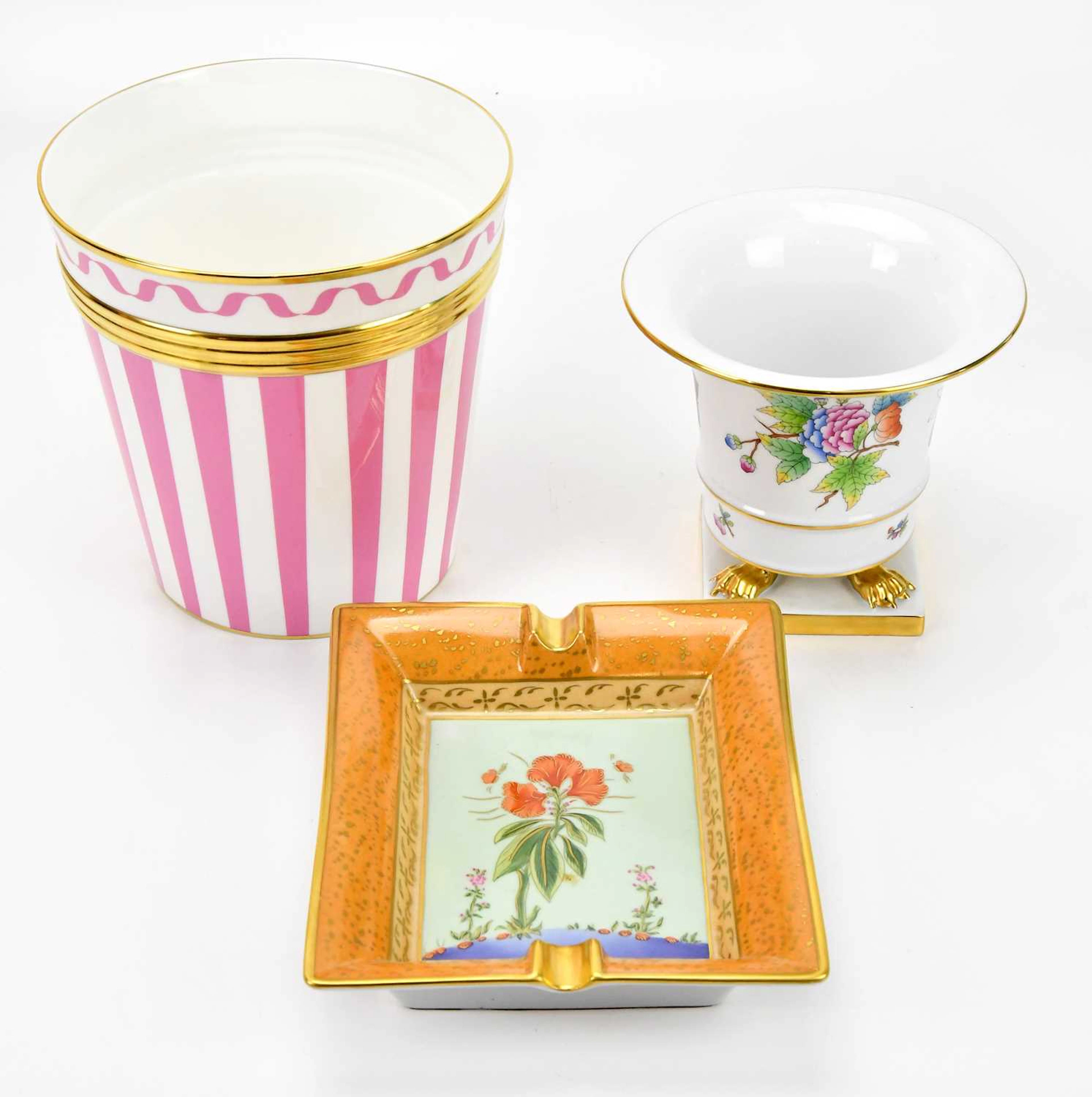 THOMAS GOODE; a carousel pattern planter