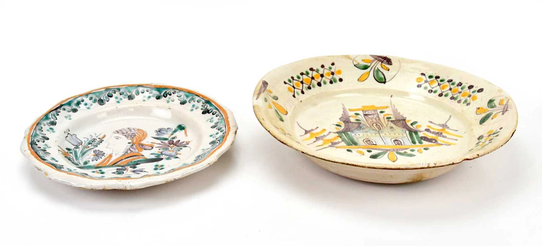 An 18th century Delft tin glazed earthenware bowl...