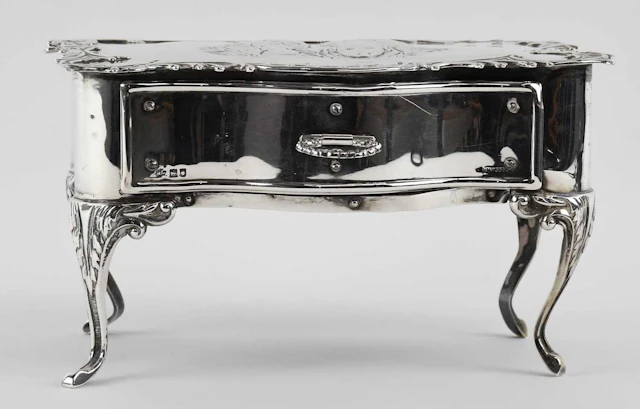 WILLIAM COMYNS & SONS; an Edward VII hallmarked silver...