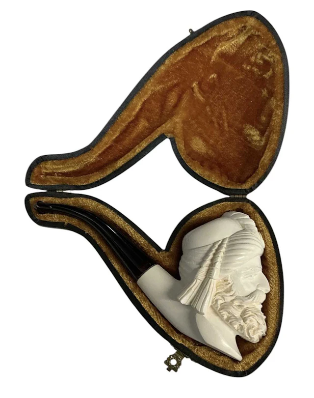 A cased Meerschaum pipe