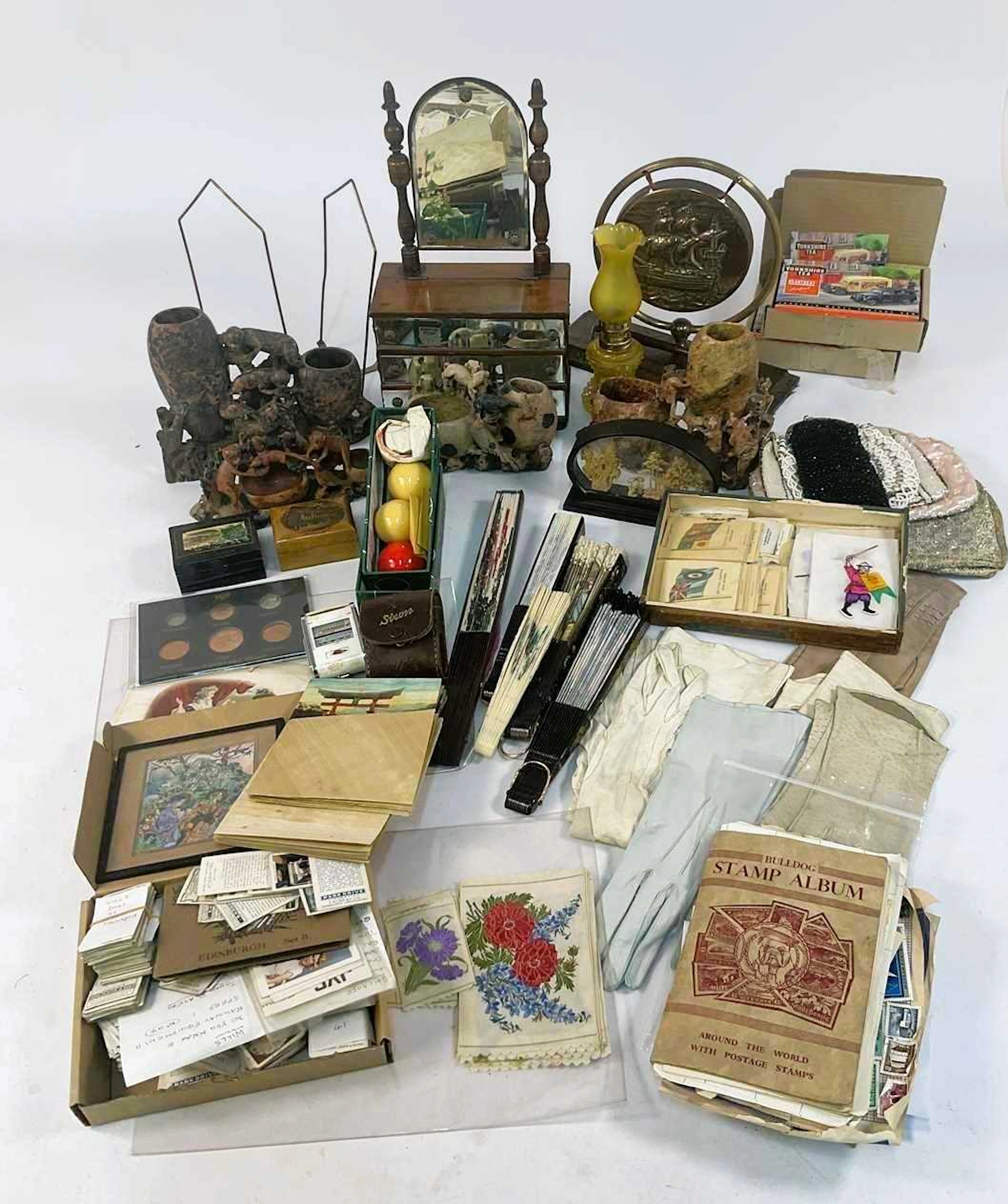 A miscellaneous group of collectibles to include Kensistas cigarette cards