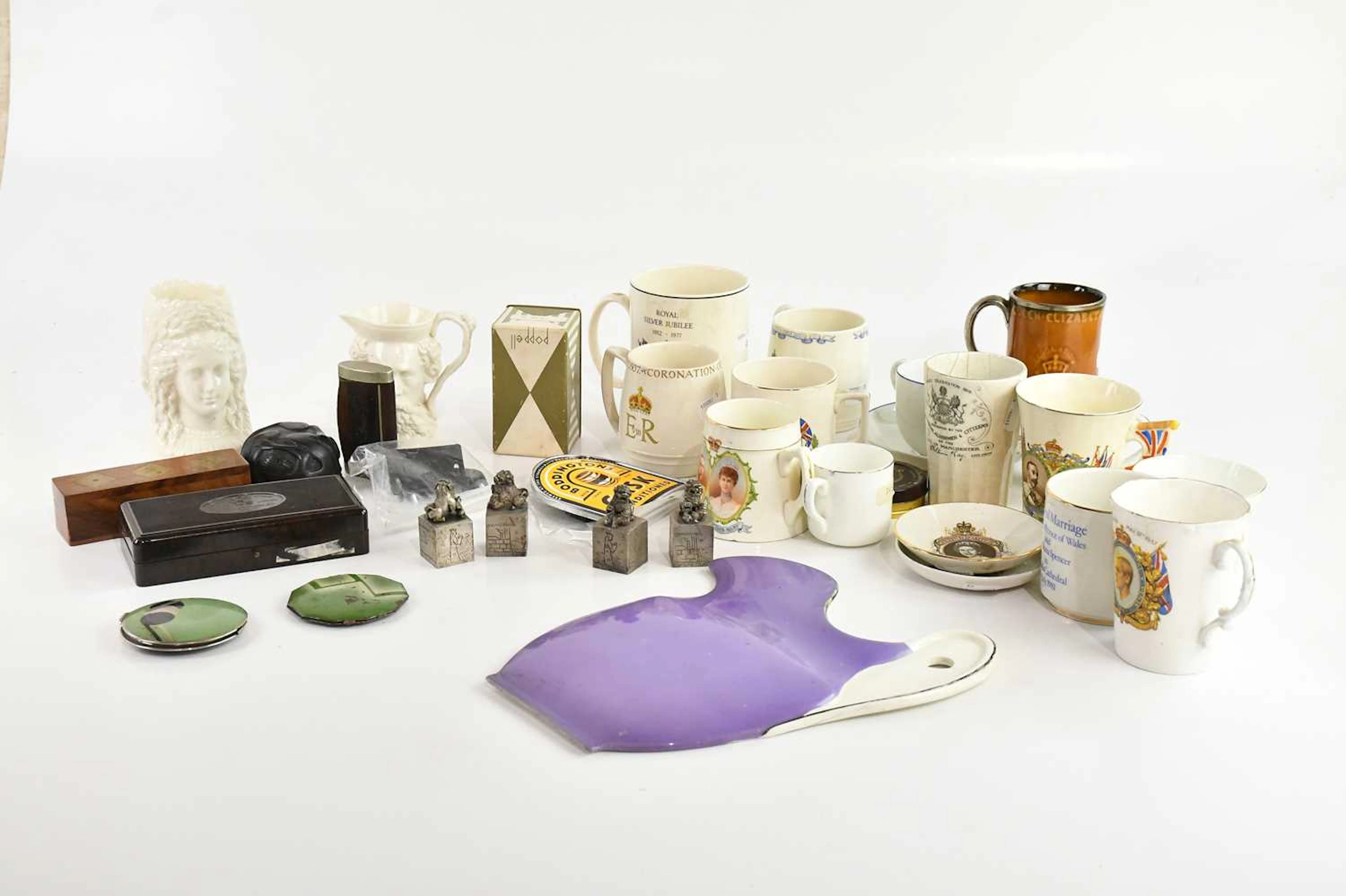 A mixed lot of collectors' items comprising Griffin...