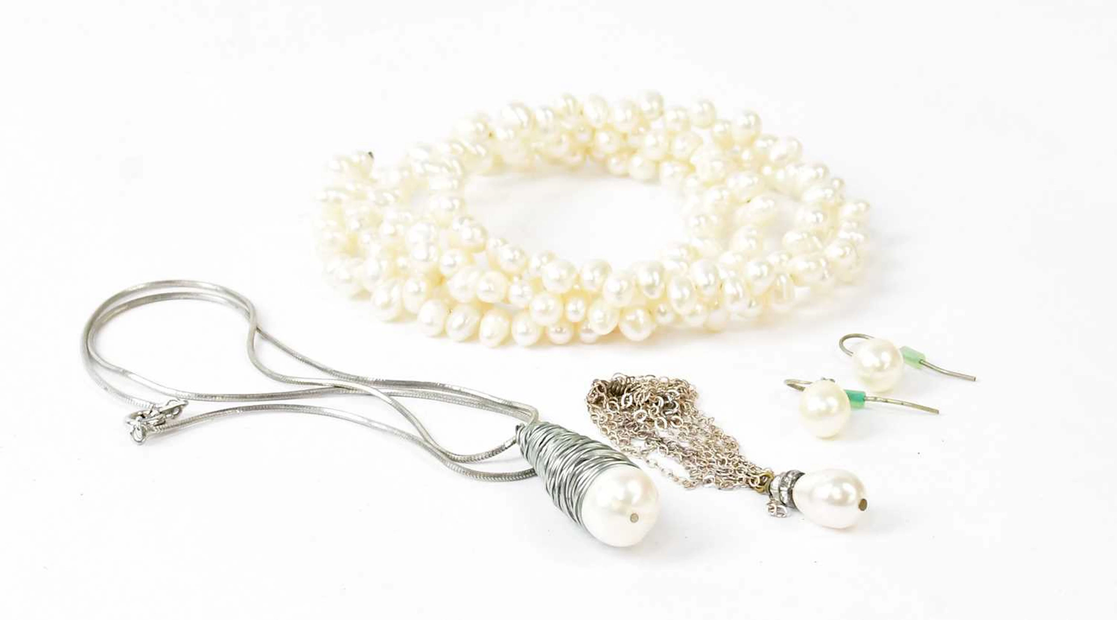 A group of pearl jewellery items