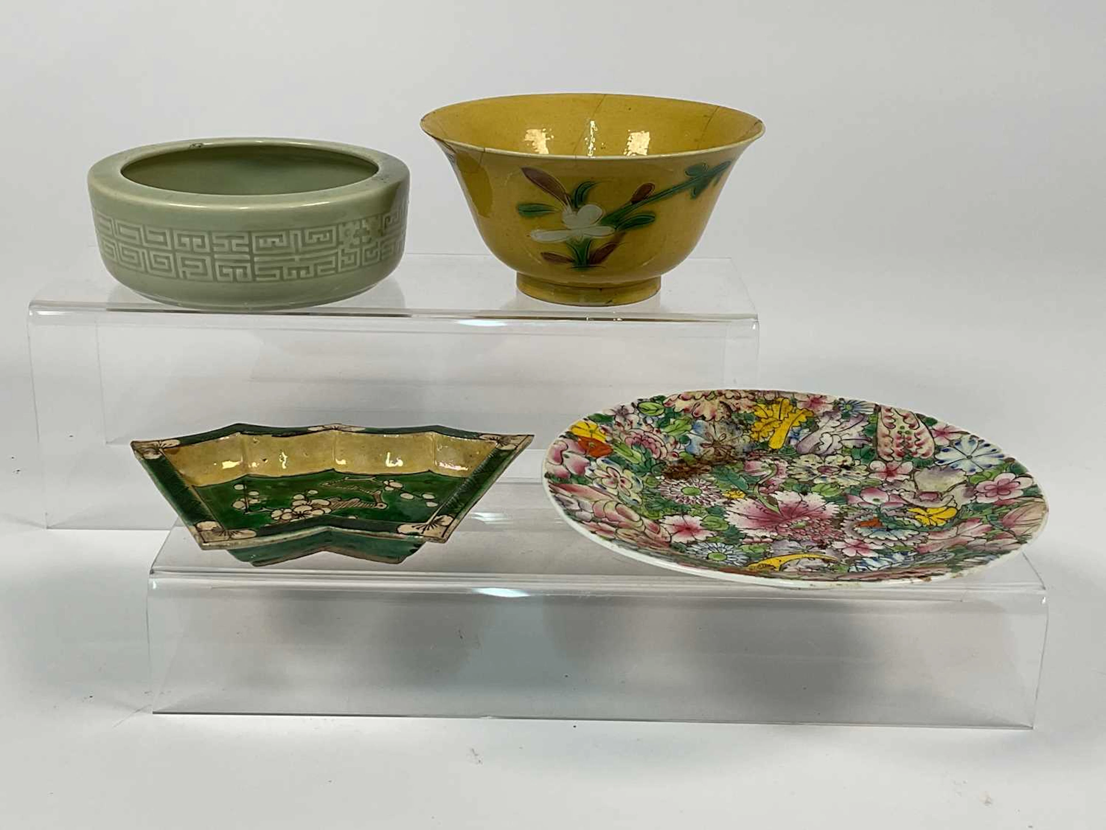 A Chinese 'Thousand Flowers' plate