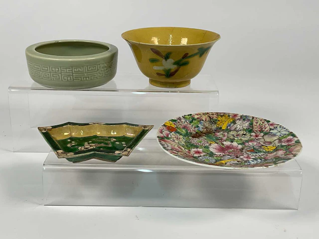 A Chinese 'Thousand Flowers' plate